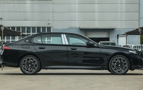 BMW 5 серия, 2025 год, 5 680 000 рублей, 5 фотография