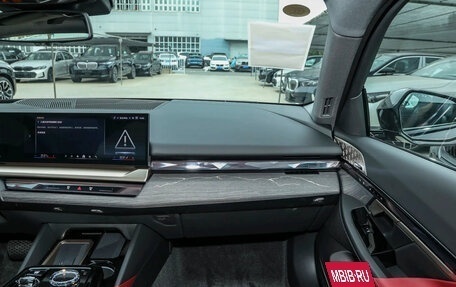 BMW 5 серия, 2025 год, 5 680 000 рублей, 8 фотография