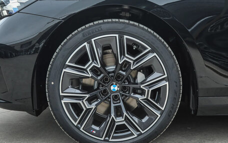 BMW 5 серия, 2025 год, 5 680 000 рублей, 15 фотография