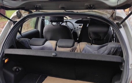 Toyota Yaris III рестайлинг, 2009 год, 500 000 рублей, 6 фотография