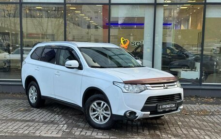 Mitsubishi Outlander III рестайлинг 3, 2014 год, 1 450 000 рублей, 3 фотография