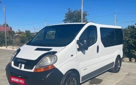 Renault Trafic, 2003 год, 1 300 000 рублей, 1 фотография