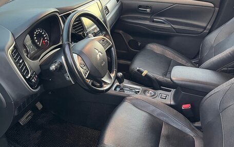 Mitsubishi Outlander III рестайлинг 3, 2014 год, 1 250 000 рублей, 7 фотография