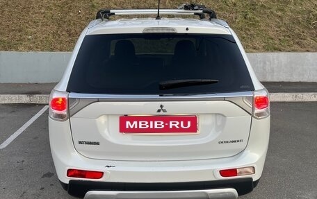 Mitsubishi Outlander III рестайлинг 3, 2014 год, 1 250 000 рублей, 5 фотография