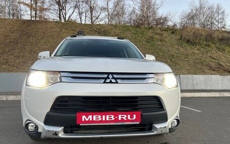 Mitsubishi Outlander III рестайлинг 3, 2014 год, 1 250 000 рублей, 8 фотография