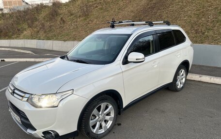 Mitsubishi Outlander III рестайлинг 3, 2014 год, 1 250 000 рублей, 10 фотография