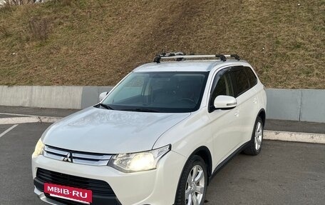 Mitsubishi Outlander III рестайлинг 3, 2014 год, 1 250 000 рублей, 11 фотография