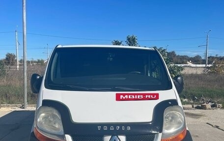 Renault Trafic, 2003 год, 1 300 000 рублей, 2 фотография