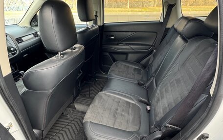 Mitsubishi Outlander III рестайлинг 3, 2021 год, 2 500 000 рублей, 5 фотография