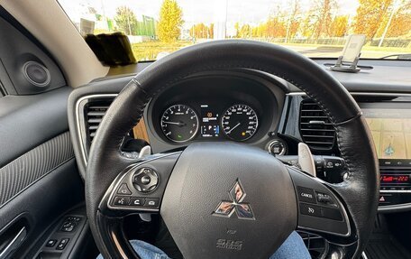 Mitsubishi Outlander III рестайлинг 3, 2021 год, 2 500 000 рублей, 2 фотография