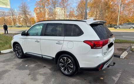 Mitsubishi Outlander III рестайлинг 3, 2021 год, 2 500 000 рублей, 8 фотография
