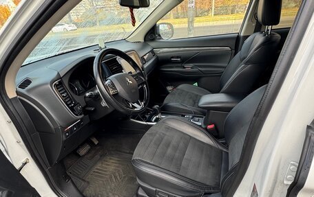 Mitsubishi Outlander III рестайлинг 3, 2021 год, 2 500 000 рублей, 4 фотография