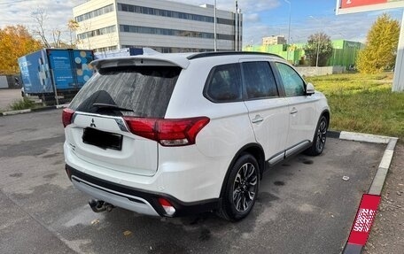 Mitsubishi Outlander III рестайлинг 3, 2021 год, 2 500 000 рублей, 6 фотография
