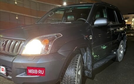 Toyota Land Cruiser Prado 120 рестайлинг, 2005 год, 2 450 000 рублей, 2 фотография