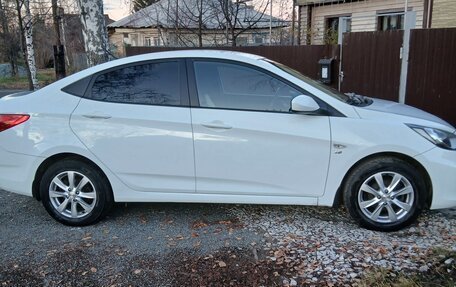 Hyundai Solaris II рестайлинг, 2013 год, 825 000 рублей, 3 фотография