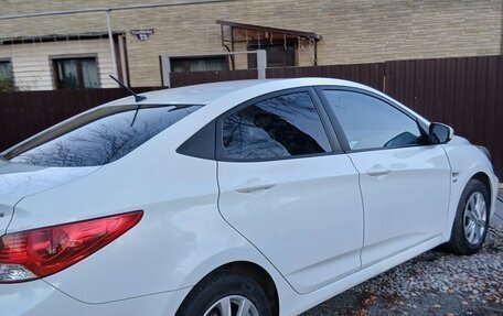 Hyundai Solaris II рестайлинг, 2013 год, 825 000 рублей, 4 фотография