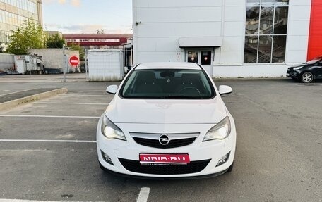 Opel Astra J, 2011 год, 850 000 рублей, 1 фотография