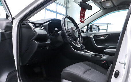 Toyota RAV4, 2021 год, 3 475 000 рублей, 11 фотография