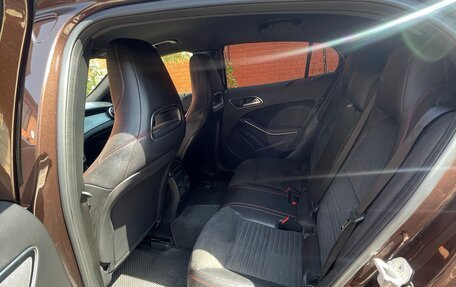 Mercedes-Benz GLA, 2015 год, 1 930 000 рублей, 13 фотография