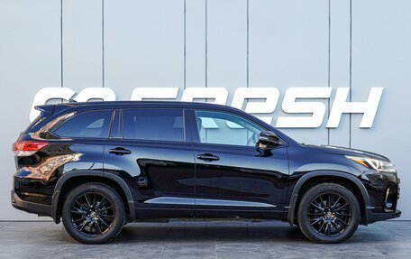 Toyota Highlander III, 2019 год, 3 670 000 рублей, 5 фотография