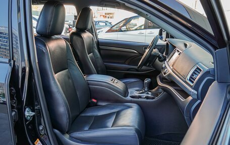 Toyota Highlander III, 2019 год, 3 670 000 рублей, 8 фотография