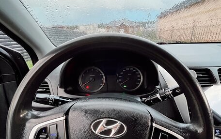 Hyundai Solaris II рестайлинг, 2013 год, 700 000 рублей, 12 фотография