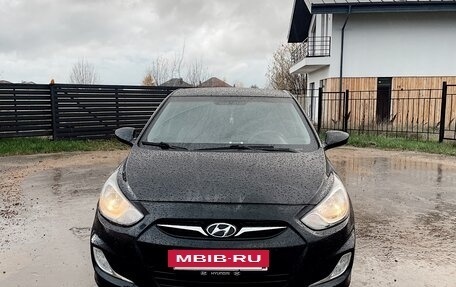 Hyundai Solaris II рестайлинг, 2013 год, 700 000 рублей, 2 фотография