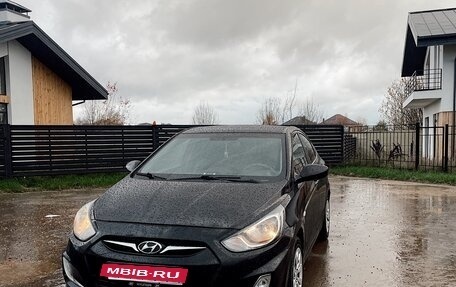 Hyundai Solaris II рестайлинг, 2013 год, 700 000 рублей, 3 фотография