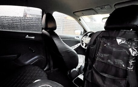 Hyundai Solaris II рестайлинг, 2013 год, 700 000 рублей, 19 фотография