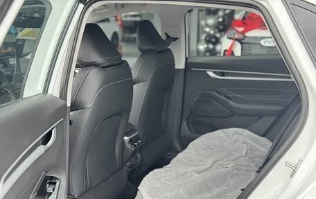 Geely Emgrand, 2025 год, 1 590 000 рублей, 9 фотография