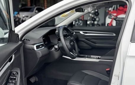 Geely Emgrand, 2025 год, 1 590 000 рублей, 8 фотография