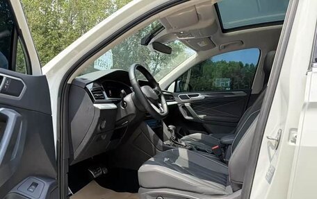 Volkswagen Tiguan II, 2022 год, 1 998 000 рублей, 6 фотография