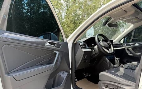 Volkswagen Tiguan II, 2022 год, 1 998 000 рублей, 7 фотография