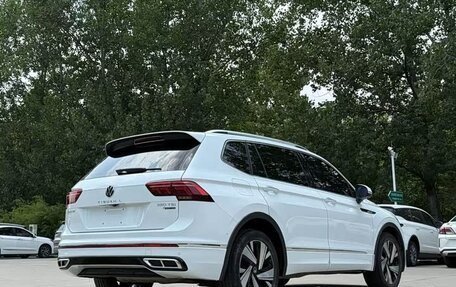 Volkswagen Tiguan II, 2022 год, 1 998 000 рублей, 16 фотография