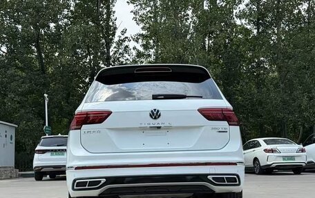 Volkswagen Tiguan II, 2022 год, 1 998 000 рублей, 17 фотография