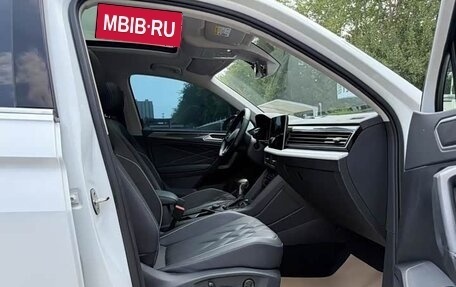 Volkswagen Tiguan II, 2022 год, 1 998 000 рублей, 12 фотография