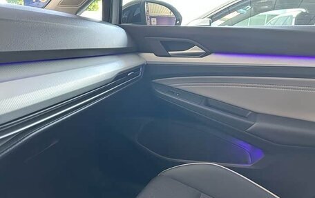 Volkswagen Golf VIII, 2023 год, 2 243 000 рублей, 10 фотография