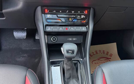 Skoda Karoq I, 2022 год, 1 840 000 рублей, 10 фотография