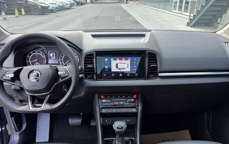 Skoda Karoq I, 2022 год, 1 840 000 рублей, 8 фотография