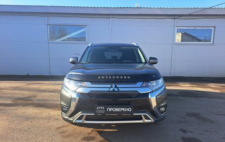 Mitsubishi Outlander III рестайлинг 3, 2021 год, 2 295 000 рублей, 2 фотография