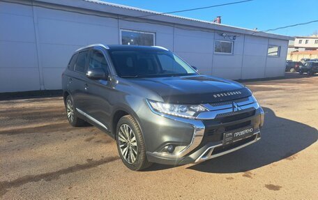 Mitsubishi Outlander III рестайлинг 3, 2021 год, 2 295 000 рублей, 3 фотография