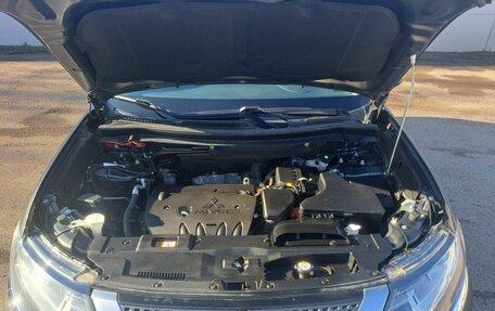 Mitsubishi Outlander III рестайлинг 3, 2021 год, 2 295 000 рублей, 9 фотография