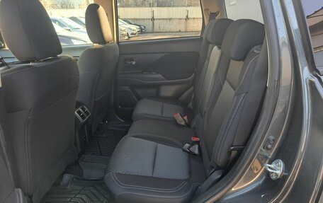 Mitsubishi Outlander III рестайлинг 3, 2021 год, 2 295 000 рублей, 12 фотография