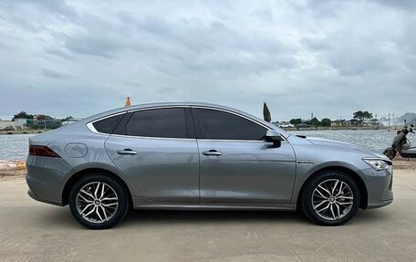 BYD Qin, 2022 год, 1 270 000 рублей, 4 фотография