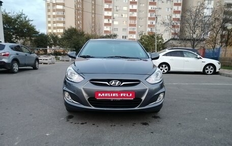 Hyundai Solaris II рестайлинг, 2012 год, 735 000 рублей, 1 фотография