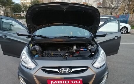 Hyundai Solaris II рестайлинг, 2012 год, 735 000 рублей, 13 фотография