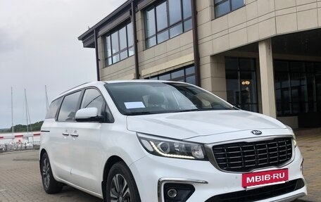 KIA Carnival III, 2019 год, 1 999 000 рублей, 2 фотография