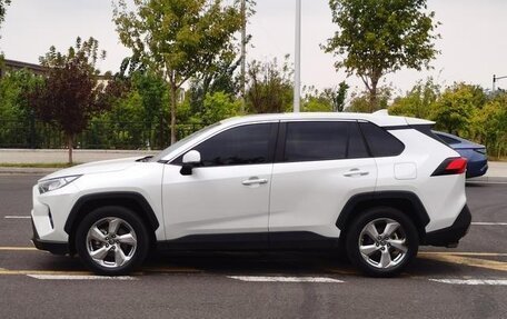 Toyota RAV4, 2022 год, 2 100 000 рублей, 8 фотография