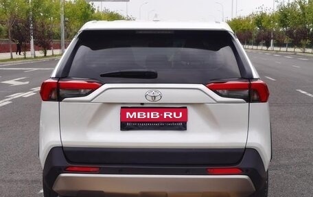 Toyota RAV4, 2022 год, 2 100 000 рублей, 6 фотография