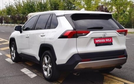 Toyota RAV4, 2022 год, 2 100 000 рублей, 7 фотография